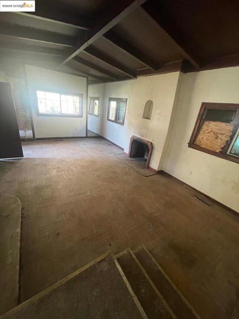 2890 Concord BLVD, Concord CA: https://media.crmls.org/mediaz/125b8951-288c-4b24-97f4-04c22301241e.jpg