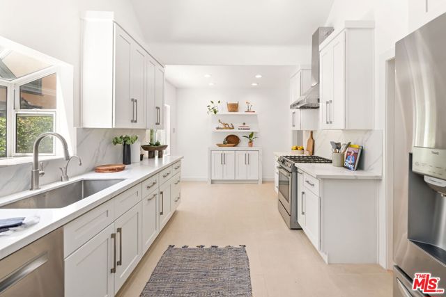4313 Wilkinson Avenue, Studio City CA: https://media.crmls.org/mediaz/125bed4d-92d2-4fec-8235-4a7ef47e9010.jpg