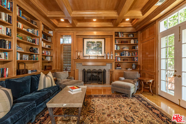 5200 Encino Avenue, Encino CA: https://media.crmls.org/mediaz/125bf862-dbc2-4107-9817-8e1596748f25.jpg