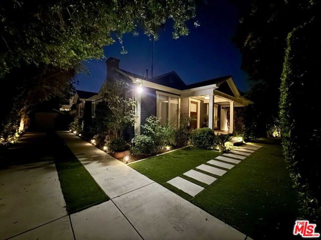 7024 De Longpre Avenue, Los Angeles CA: https://media.crmls.org/mediaz/125c0286-0ccc-499b-9865-d97b00f94ec6.jpg