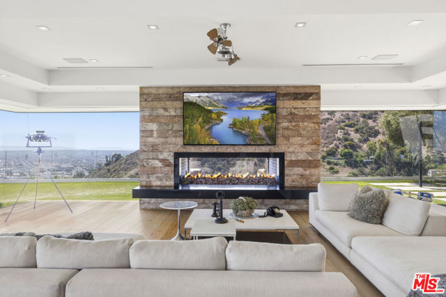 3 Bed Home for Sale in Los Angeles, California