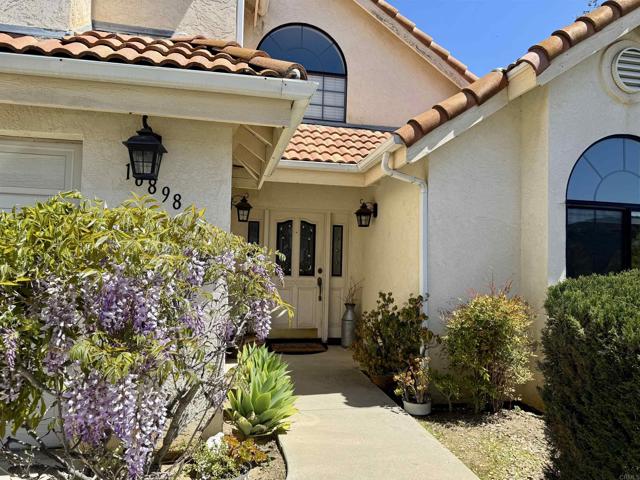 16898 Whispering Oaks Lane, Ramona CA: https://media.crmls.org/mediaz/125c75d2-a3db-4aef-9a3a-8f32a6769556.jpg