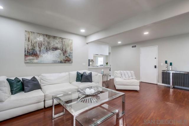 15380 Via La Gitano, Poway CA: https://media.crmls.org/mediaz/125cd830-25ed-46b8-a474-80a70bab7ca8.jpg