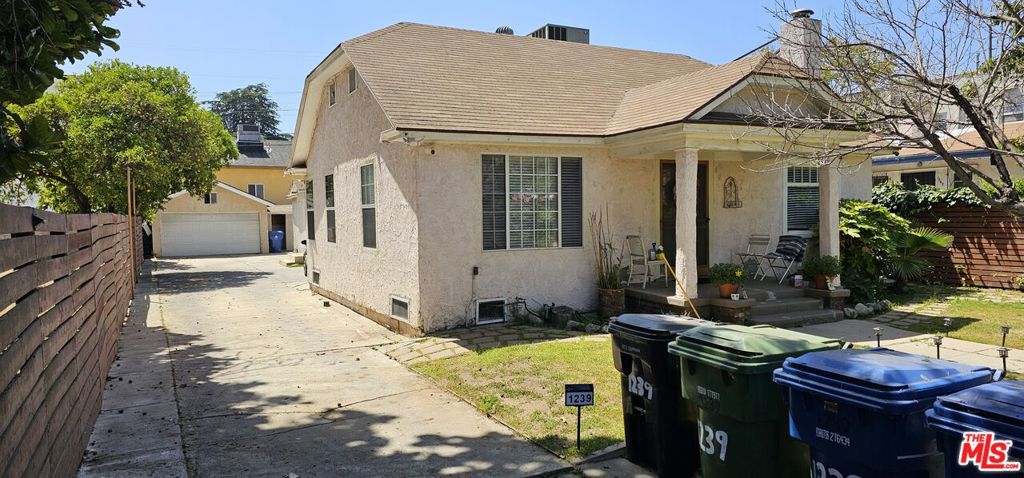 1239 N Beachwood Drive