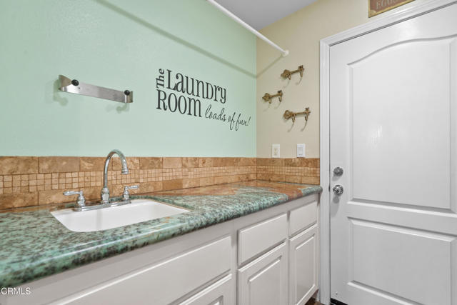 490 Peter Place, Simi Valley CA: https://media.crmls.org/mediaz/125e3670-fa33-4925-a2ff-39391c913b74.jpg