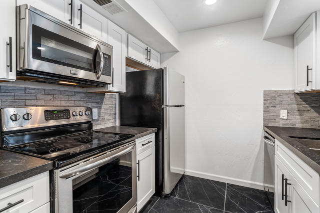 1050 E Ramon Road, Palm Springs CA: https://media.crmls.org/mediaz/125e37e4-47a1-455e-bbf4-f760e1517b20.jpg
