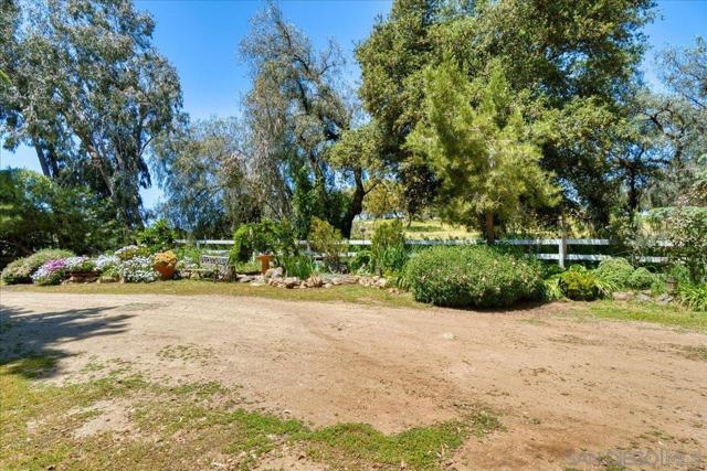 24903 Oakana Rd, Ramona CA: https://media.crmls.org/mediaz/125e4fa3-b18f-4cf6-8cbc-84108ded390d.jpg