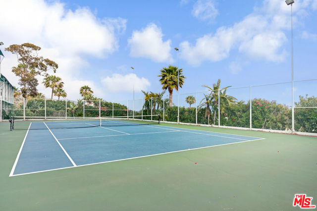 26668 Seagull Way, Malibu CA: https://media.crmls.org/mediaz/125e9292-029d-4322-bed2-9648e4a11766.jpg