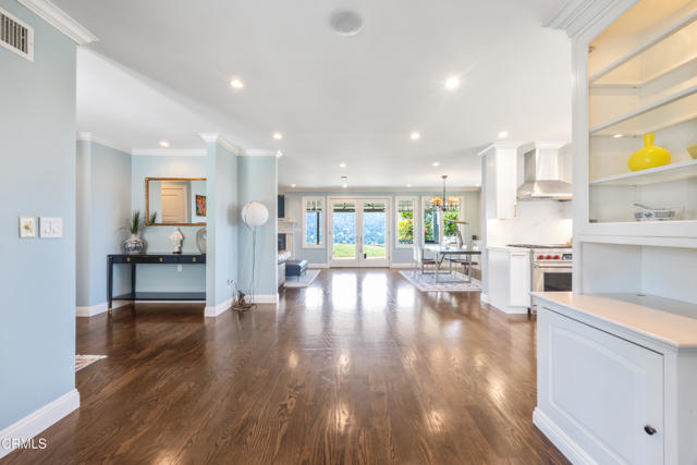Detail Gallery Image 17 of 69 For 9670 Crystal View Dr., Tujunga,  CA 91042 - 3 Beds | 2 Baths