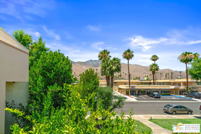 1680 S Andee Drive, Palm Springs CA: https://media.crmls.org/mediaz/125f92b5-2f45-4abe-8b1c-cc4fc9b86157.jpg