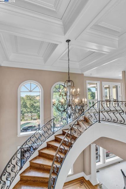 219 Valley Oaks Dr, Alamo CA: https://media.crmls.org/mediaz/12601074-e48e-4b1e-b720-7b19ff681fc6.jpg