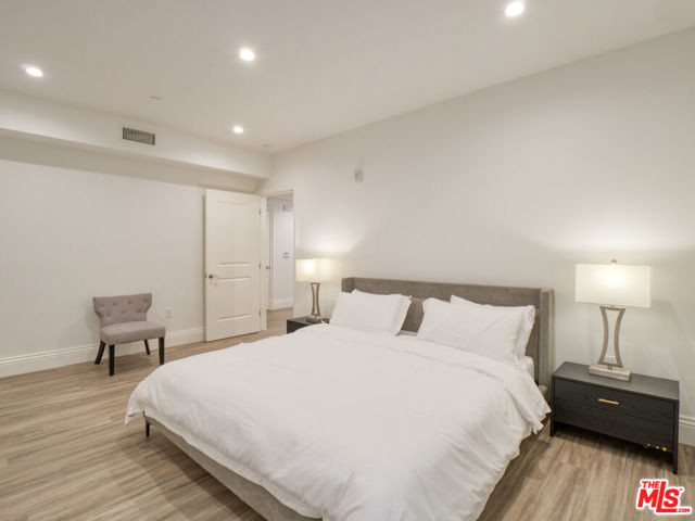 8700 Chalmers Drive, Los Angeles CA: https://media.crmls.org/mediaz/1260128c-43f9-4a6e-82dd-98e2146e2e54.jpg