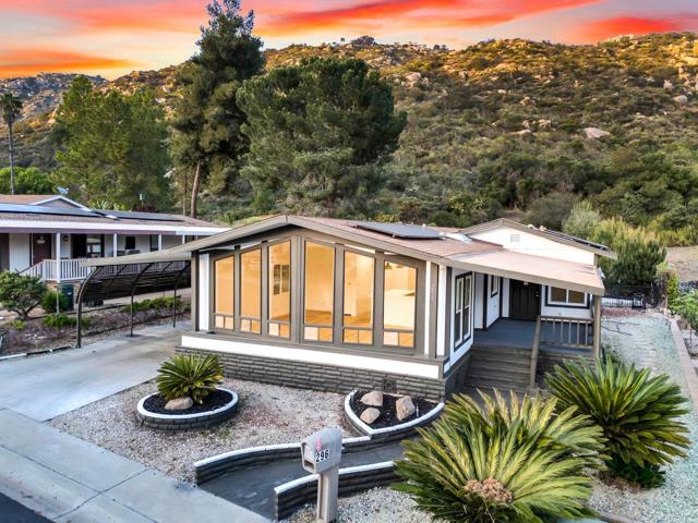 8975 Lawrence Welk Drive, Escondido CA: https://media.crmls.org/mediaz/1260919b-db1d-43ac-bcea-acf4ff712a08.jpg