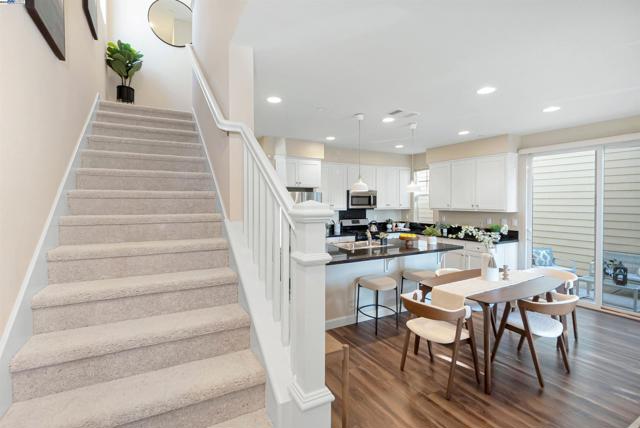 328 C St, Hayward CA: https://media.crmls.org/mediaz/1260a248-330b-4293-a720-148a412f36de.jpg