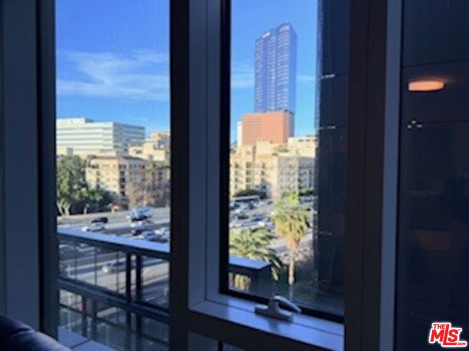 https://media.crmls.org/mediaz/1260c57d-7d26-43cc-9d6d-d67223a33b8e.jpg?preset=X-Large