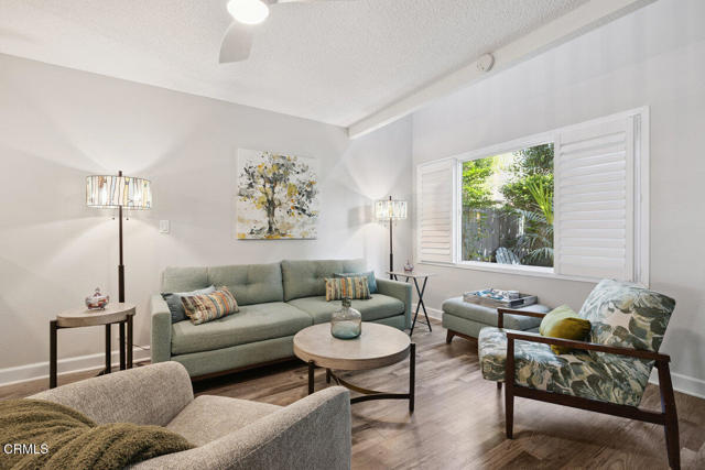 Detail Gallery Image 4 of 42 For 5205 W Wooley Rd #2,  Oxnard,  CA 93035 - 2 Beds | 1/1 Baths