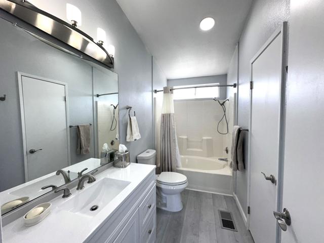 master bath with oversize tub 2