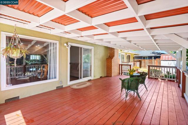 1216 Sherlock Way, Concord CA: https://media.crmls.org/mediaz/1261ffd2-5bff-4aab-844d-f3551e1f93a4.jpg