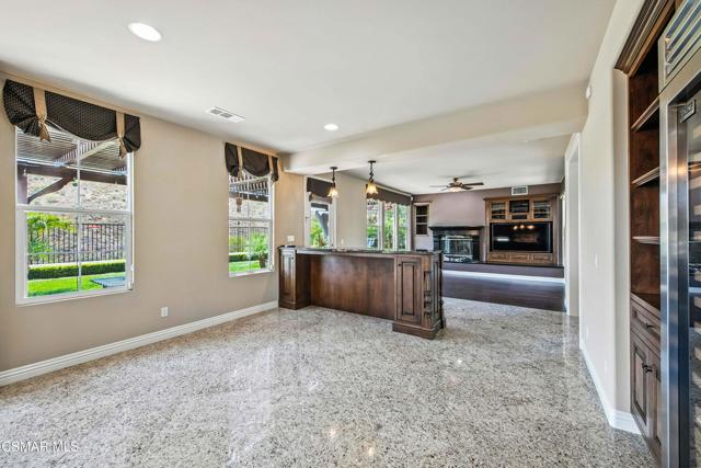 3194 Sunset Hills Boulevard, Thousand Oaks CA: https://media.crmls.org/mediaz/12620911-32c6-49ce-a4c5-d1f2bf4fcd7d.jpg