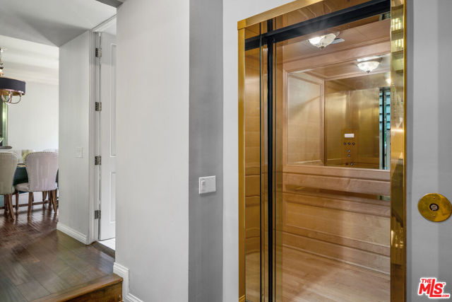 10023 Westwanda Drive, Beverly Hills CA: https://media.crmls.org/mediaz/1262ee3f-3690-4b00-a0d9-b05fe176aaa2.jpg