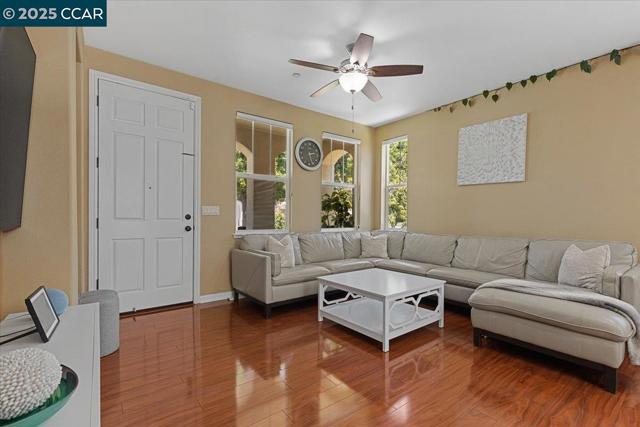 34102 Zaner Way, Union City CA: https://media.crmls.org/mediaz/1263ed62-a3b3-4b37-a7f7-1e31f3fd1c79.jpg