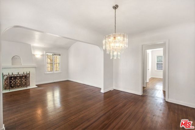 1558 Ellsmere Avenue, Los Angeles CA: https://media.crmls.org/mediaz/1263ed91-d7cd-4626-ba7e-08d79c2d5fa6.jpg