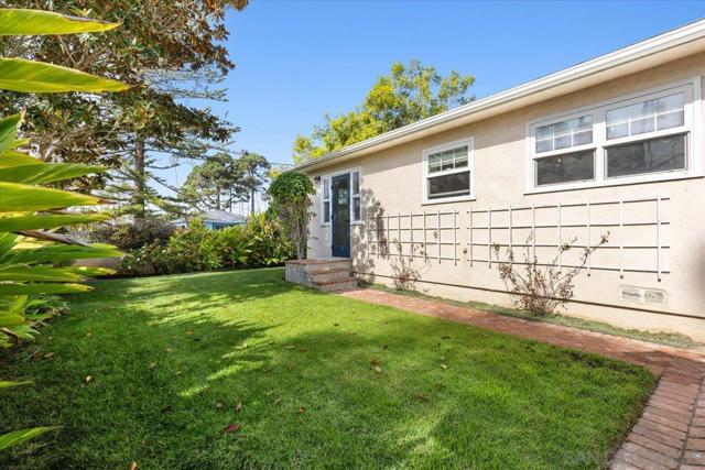 903 Moana Dr, San Diego CA: https://media.crmls.org/mediaz/1263f3ff-c540-4d24-a646-9d0e805c3a72.jpg