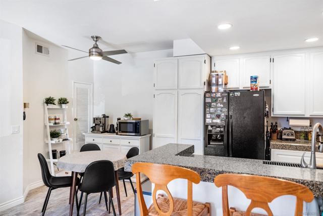 11595 Caminito La Bar, San Diego CA: https://media.crmls.org/mediaz/126441cb-c59a-4c2e-9af5-3cd5f1642810.jpg