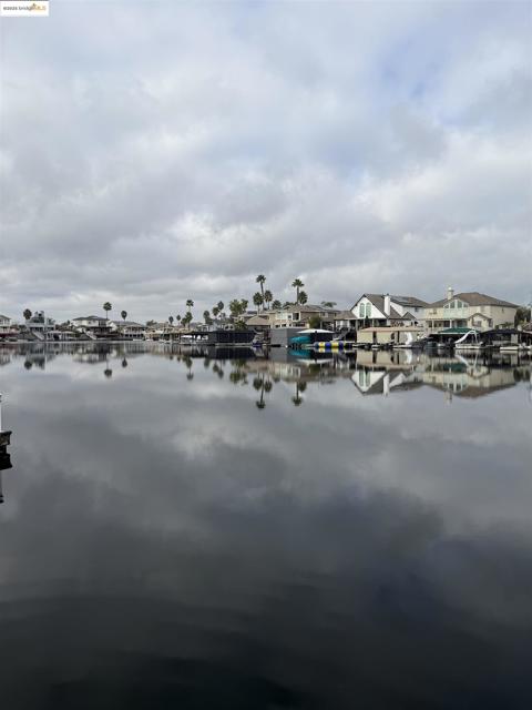 5681 Starboard Dr, Discovery Bay CA: https://media.crmls.org/mediaz/12648ce5-d72f-4d69-93d2-d1e0f8c2afc1.jpg