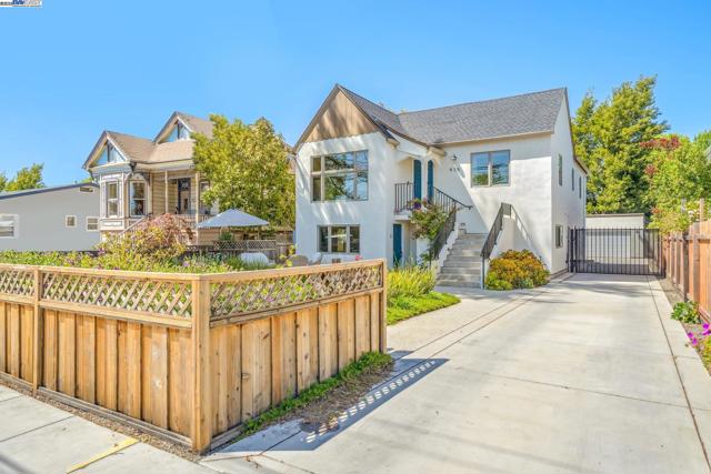 935 Lincoln Ave, Alameda CA: https://media.crmls.org/mediaz/1264c9cb-ee62-4b15-a3bf-3ae493a0aedb.jpg