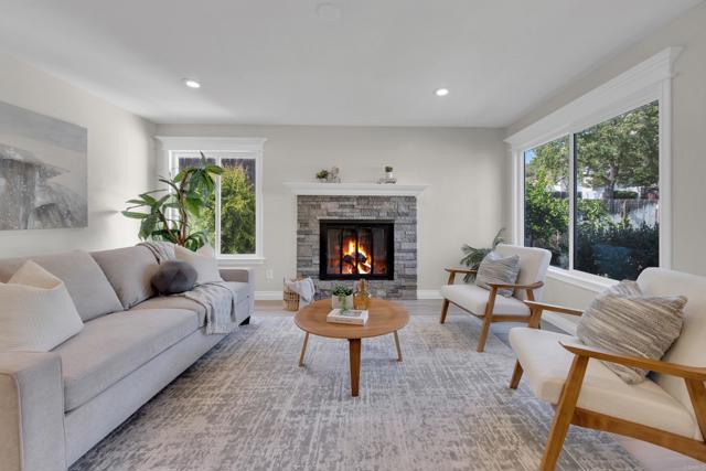 Home for Sale in Lakeside