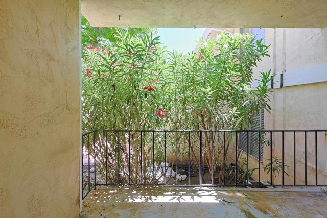 4800 Williamsburg Ln, La Mesa CA: https://media.crmls.org/mediaz/1265391c-a204-47f8-80a1-e8d7c34b3b3a.jpg