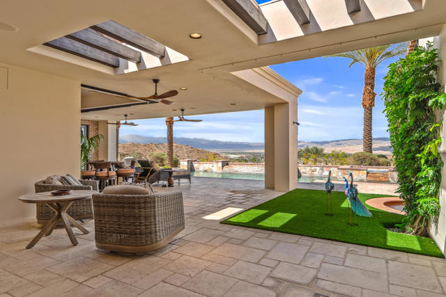 31 Hillcrest Drive, Rancho Mirage CA: https://media.crmls.org/mediaz/126594f0-b5c9-4424-9b5a-d1996526da42.jpg