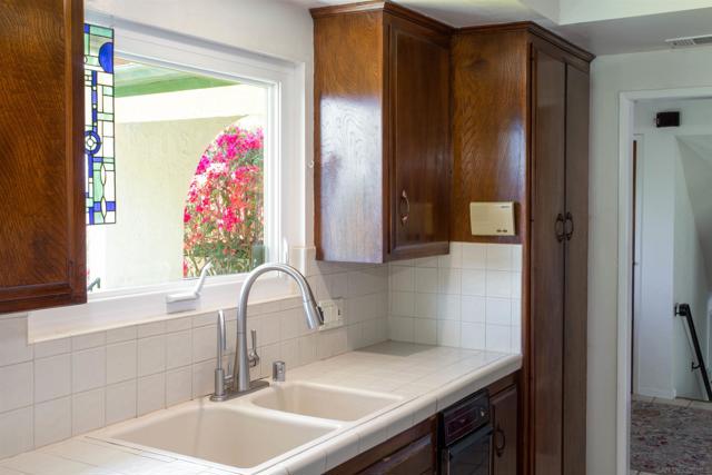 28628 Mountain Meadow Rd, Escondido CA: https://media.crmls.org/mediaz/1265e636-fd04-404b-9331-761790f6e471.jpg