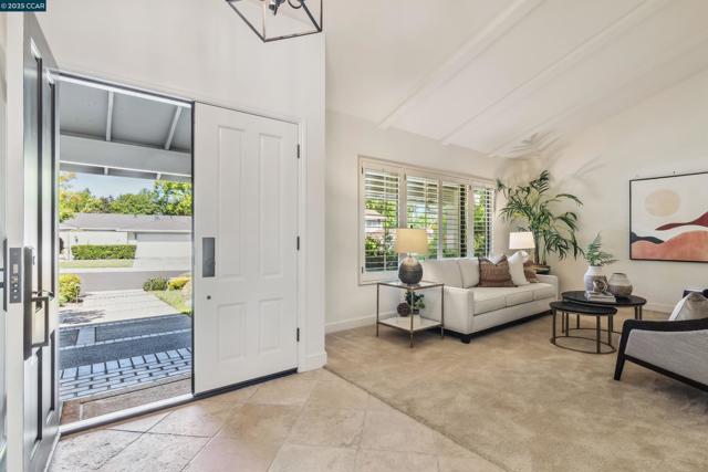 924 Cheyenne Dr, Walnut Creek CA: https://media.crmls.org/mediaz/12669f53-3bfe-4a84-8151-c9d36a20d7c3.jpg