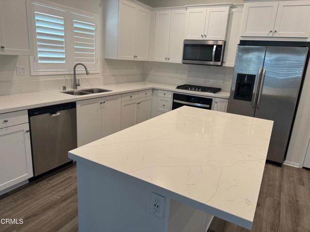4251 Avenue J-3, Lancaster CA: https://media.crmls.org/mediaz/1266e54a-20f9-467e-8dd2-b80b0674f1a5.jpg