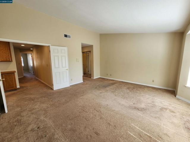 617 S Blackbrush Ln, San Ramon CA: https://media.crmls.org/mediaz/12670de2-6211-4f77-9ac1-d361b38fd0ee.jpg