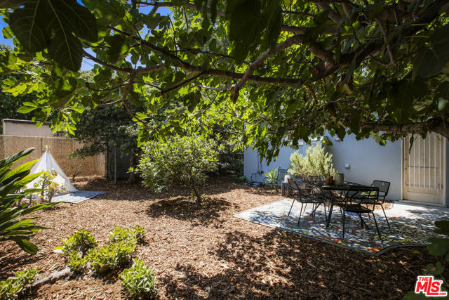 3865 Brunswick Avenue, Los Angeles CA: https://media.crmls.org/mediaz/1267700d-39c9-43f9-b472-3ba463bdc589.jpg