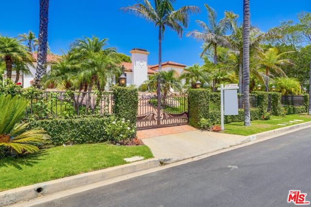 114 S Layton Drive, Los Angeles CA: https://media.crmls.org/mediaz/12677bcb-6817-4530-aed7-11de95b50167.jpg