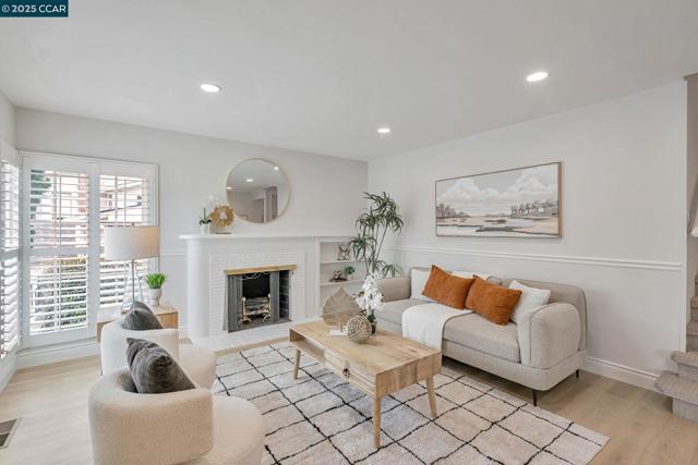 147 Covington St, Oakland CA: https://media.crmls.org/mediaz/126780be-261e-41bd-91be-da0fffeaa104.jpg