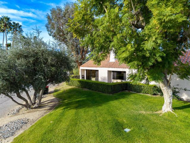 314 Forest Hills Drive, Rancho Mirage CA: https://media.crmls.org/mediaz/1267872d-6c12-4a7d-9d99-87539f56cae4.jpg