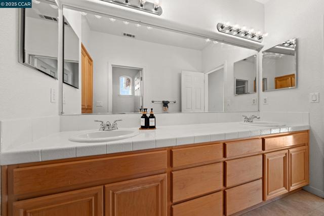 Image 30 of 60 For 868 Deer Spring Cir