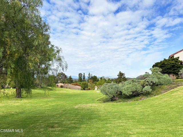 607 Valley Oak Lane, Newbury Park CA: https://media.crmls.org/mediaz/12681065-7779-4048-a338-87cbb579281c.jpg