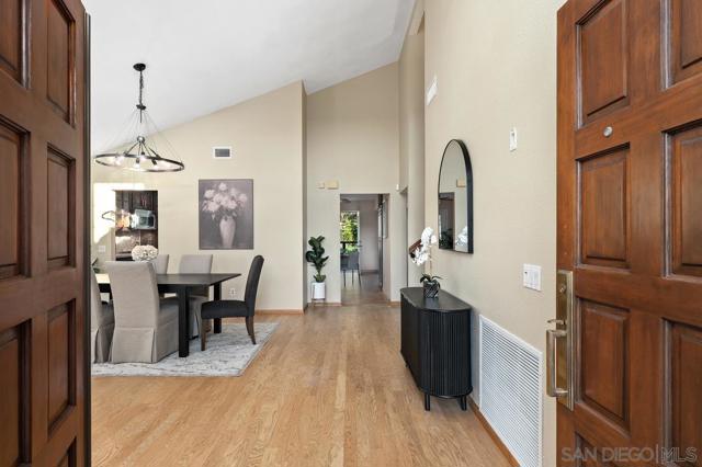 7233 Canyon Hill Ct, San Diego CA: https://media.crmls.org/mediaz/12681334-8812-41f9-8136-14ee161ebaa6.jpg