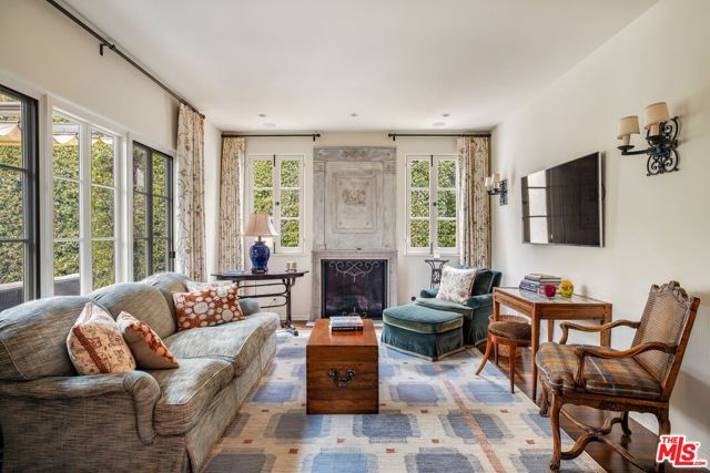Drew Fenton | 131 S Carmelina Avenue Los Angeles CA | MLS: 7025814