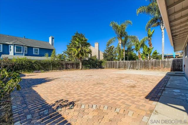 3245 Valley Street, Carlsbad CA: https://media.crmls.org/mediaz/12684e1a-a9b3-441e-a4c9-6efc2ce567f0.jpg