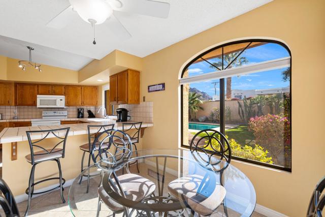 53720 Avenida Carranza, La Quinta CA: https://media.crmls.org/mediaz/1268e04e-a47d-4d59-8d19-df17ccd93874.jpg