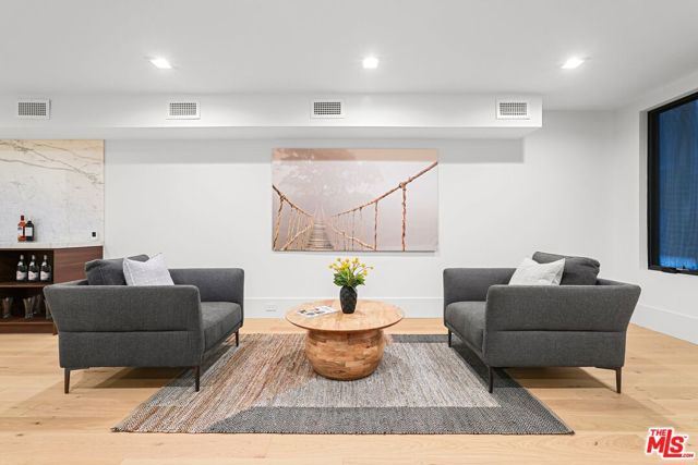 4153 Vantage Avenue, Studio City CA: https://media.crmls.org/mediaz/126a7604-23d0-4231-99f0-9712b19c09ee.jpg