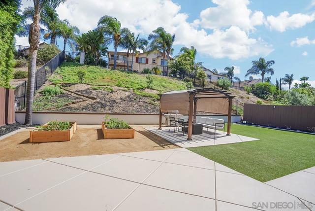 1120 Parkview Dr, Oceanside CA: https://media.crmls.org/mediaz/126ad66f-9ef8-4397-9c35-058419f5de76.jpg