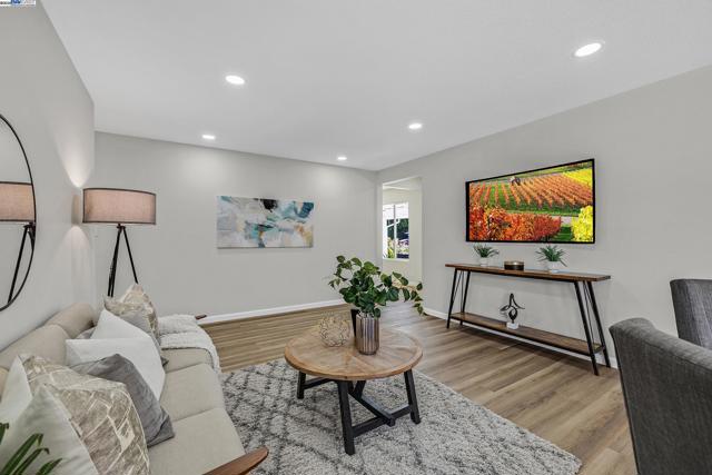 1942 Sherman Dr, Union City CA: https://media.crmls.org/mediaz/126b6479-51c0-45e4-b374-6f9a2fd0deab.jpg